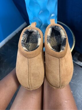 Cozy Tan Faux Suede Fuzzy-Lined Slippers 11-12c